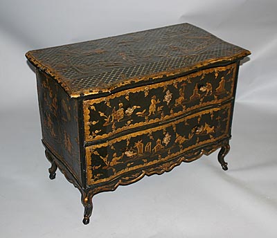 Very fine and rare Regence period chinoiserie commode