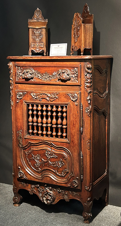 Arlesian, Louis XV period, mangadou (storage compartment)